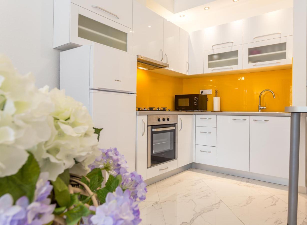 Capitis In The Center Apartment Hvar Town
